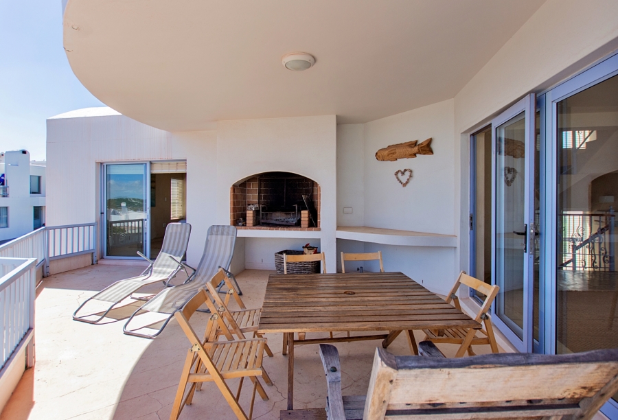 6 Bedroom Property for Sale in Paradise Beach Western Cape